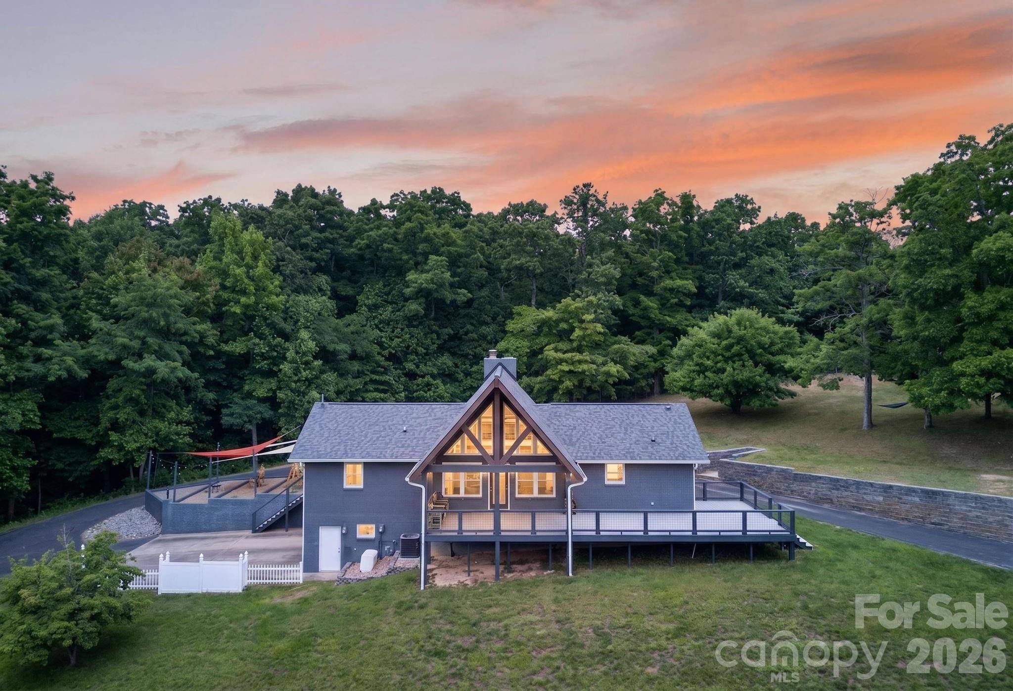 97 Whippoorwill LN, Fairview, NC 28730