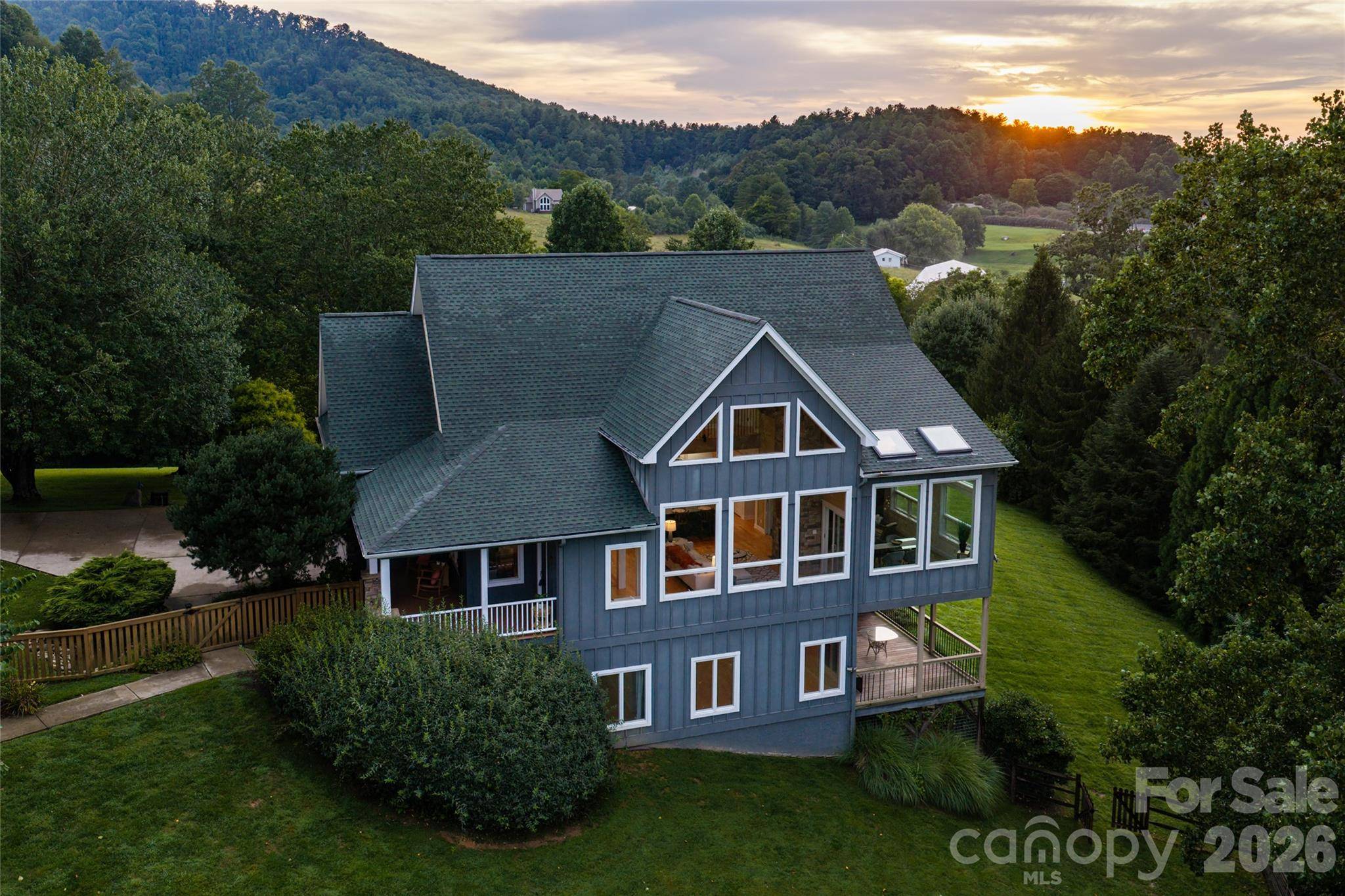 33 Bridle Path DR, Barnardsville, NC 28709