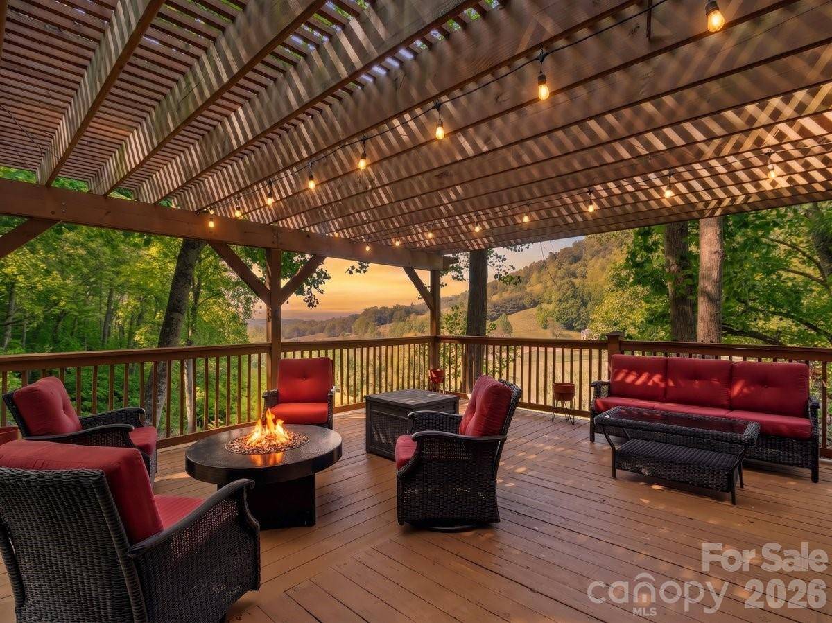 52 Mountain Park DR, Mars Hill, NC 28754