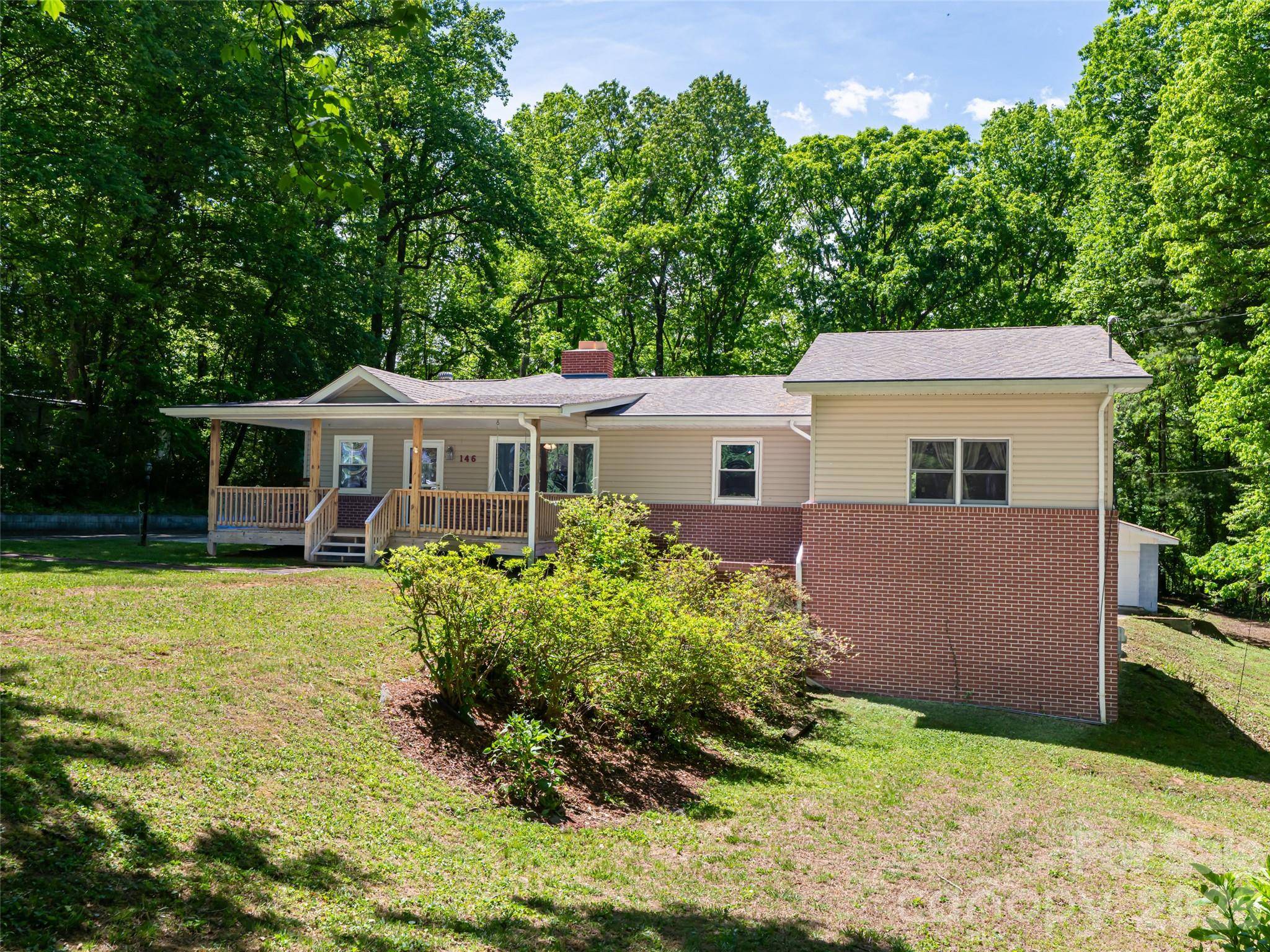 146 Fairmont RD, Candler, NC 28715