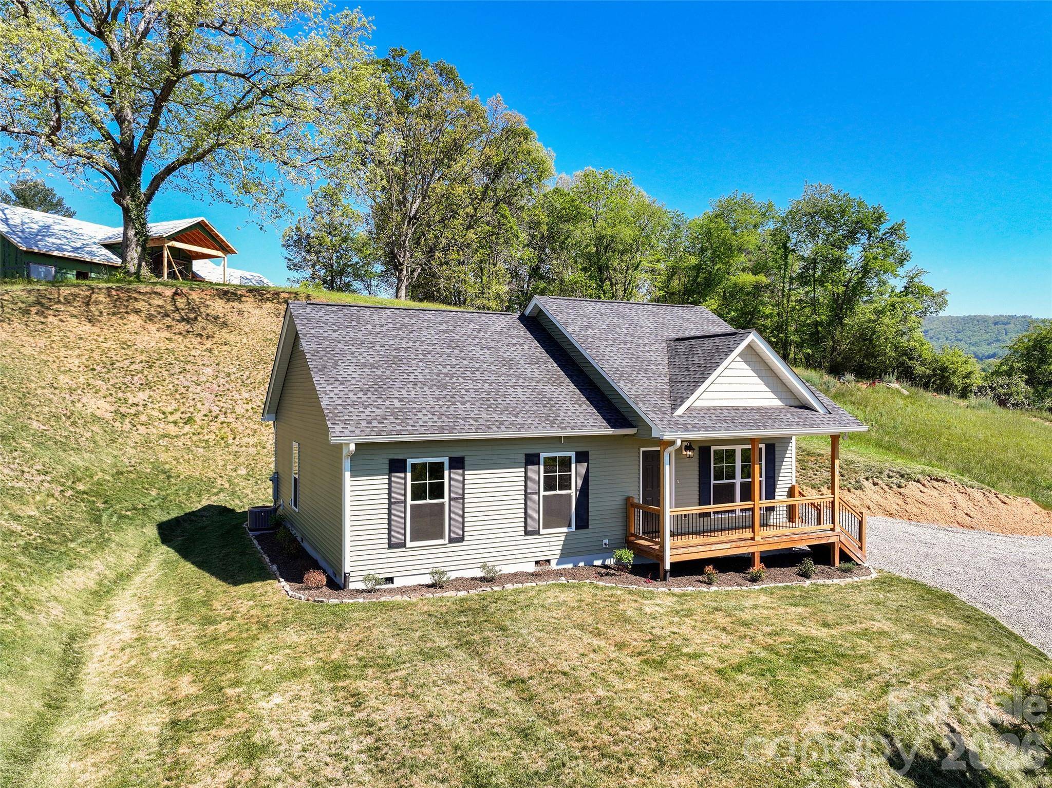 373 Barefoot RDG, Clyde, NC 28721