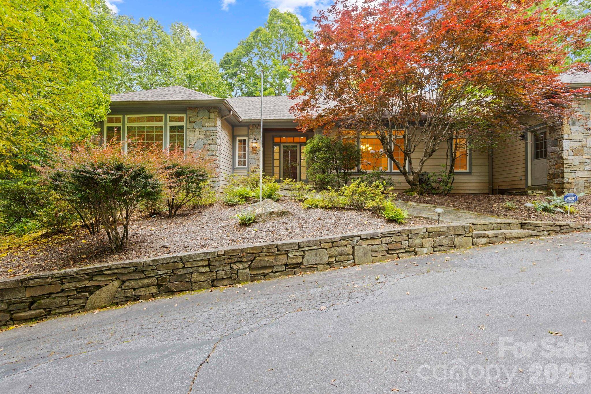 132 Berry Creek DR, Flat Rock, NC 28731