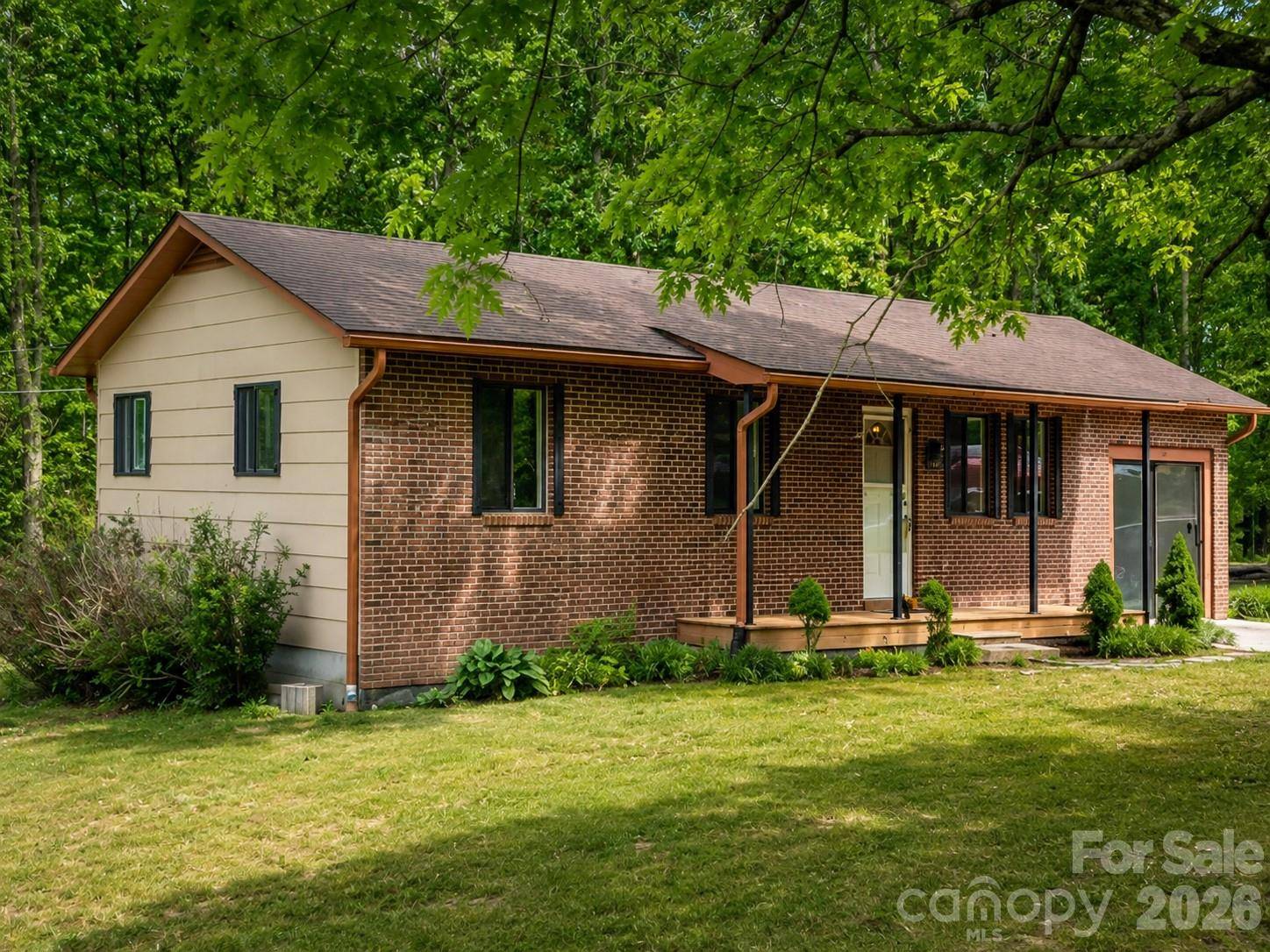 126 Upward Acres ST, East Flat Rock, NC 28726