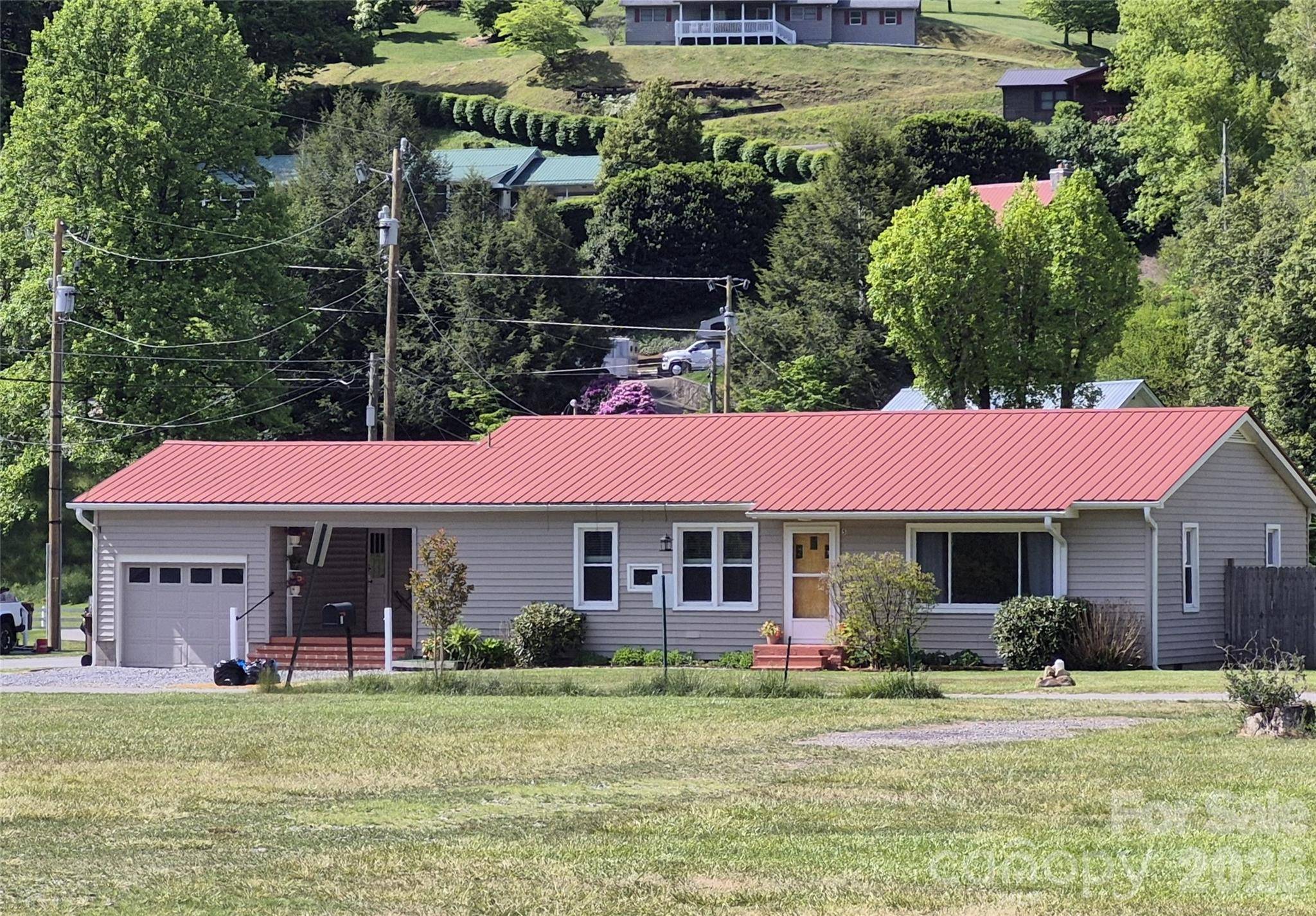5 Gibson DR, Maggie Valley, NC 28751