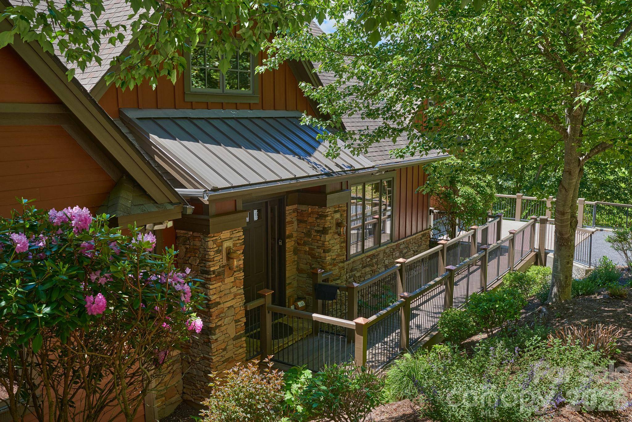 427 Spring Rock RD, Burnsville, NC 28714