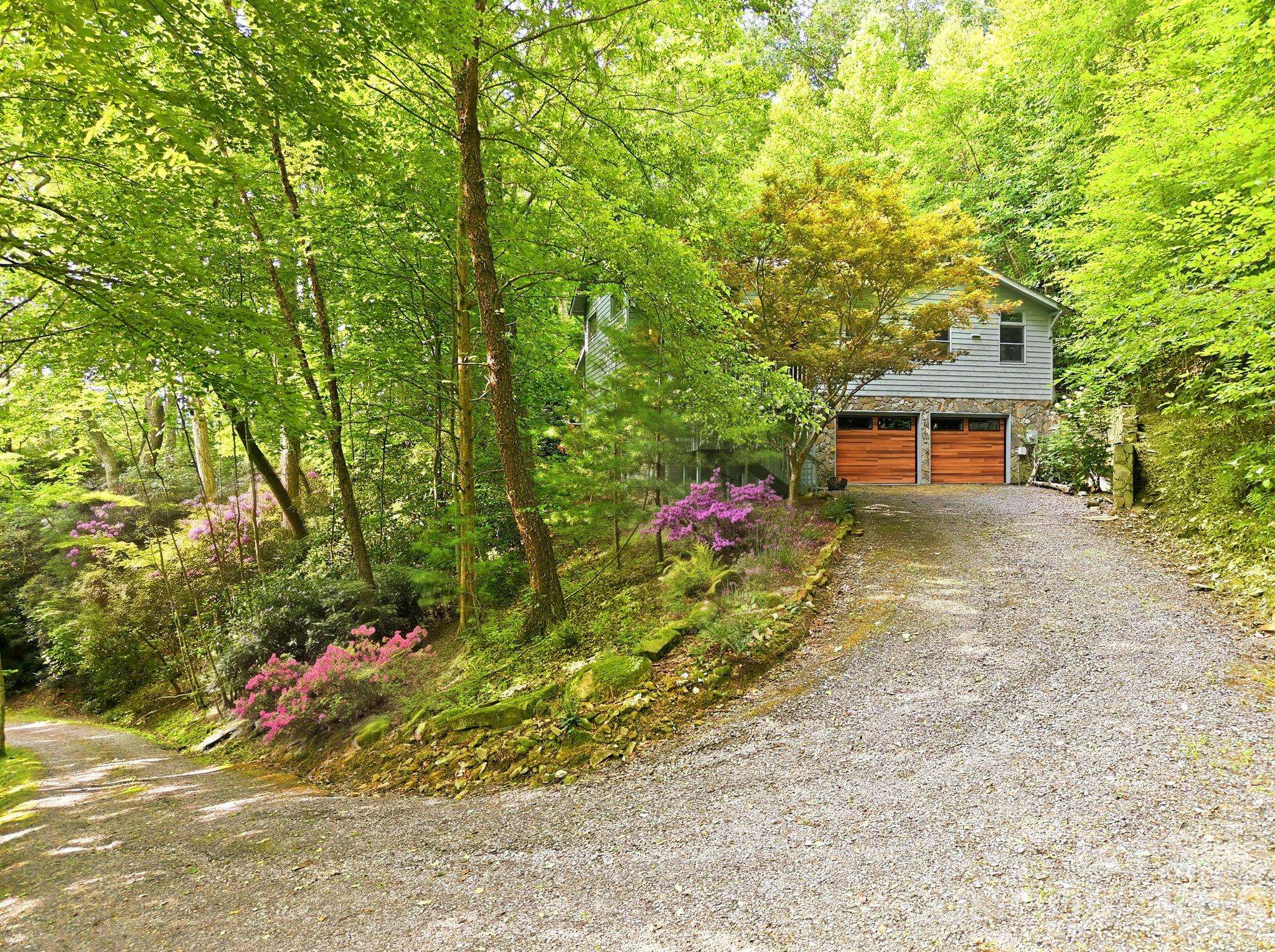 63 Chestnut Forest RD, Fairview, NC 28730
