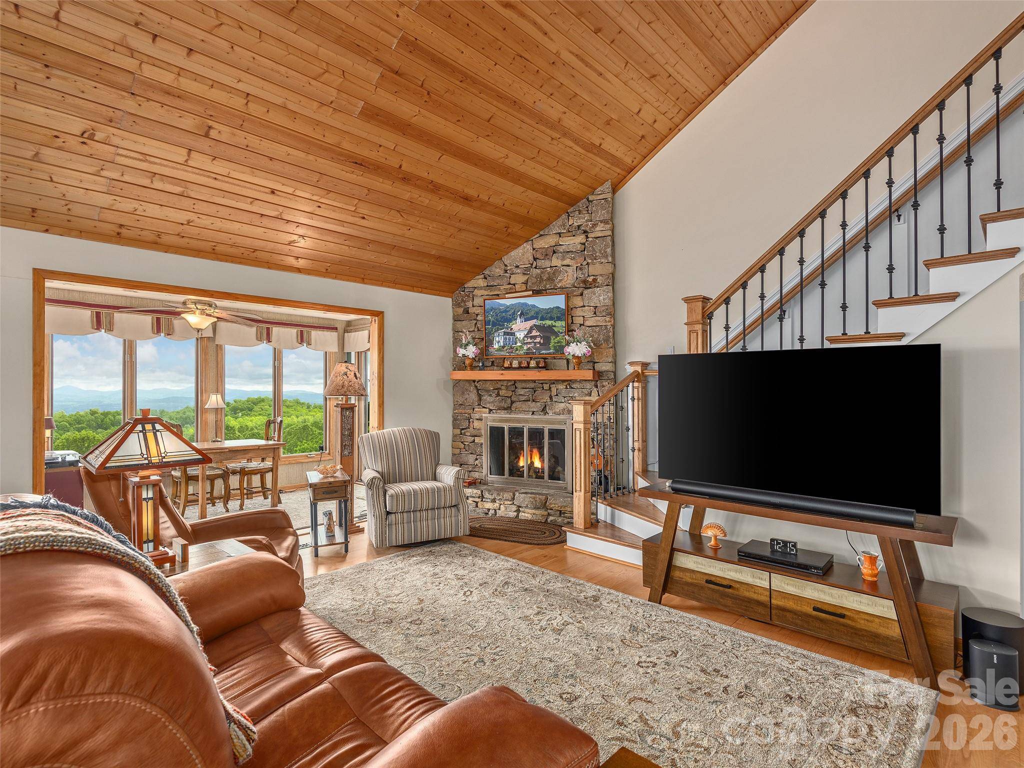 503 Fleetwood PLZ, Laurel Park, NC 28739