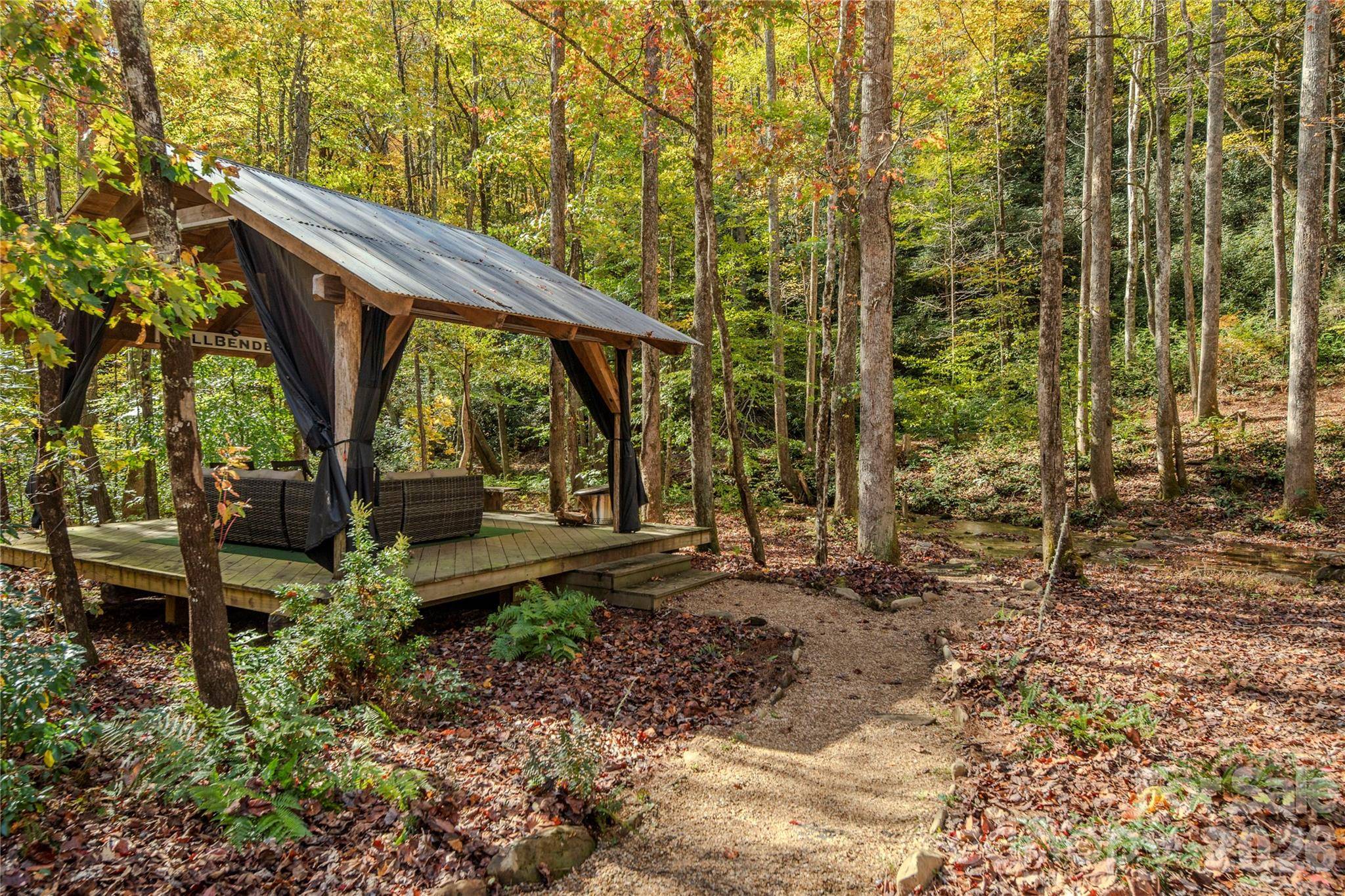 195 Still Waters LN, Brevard, NC 28712