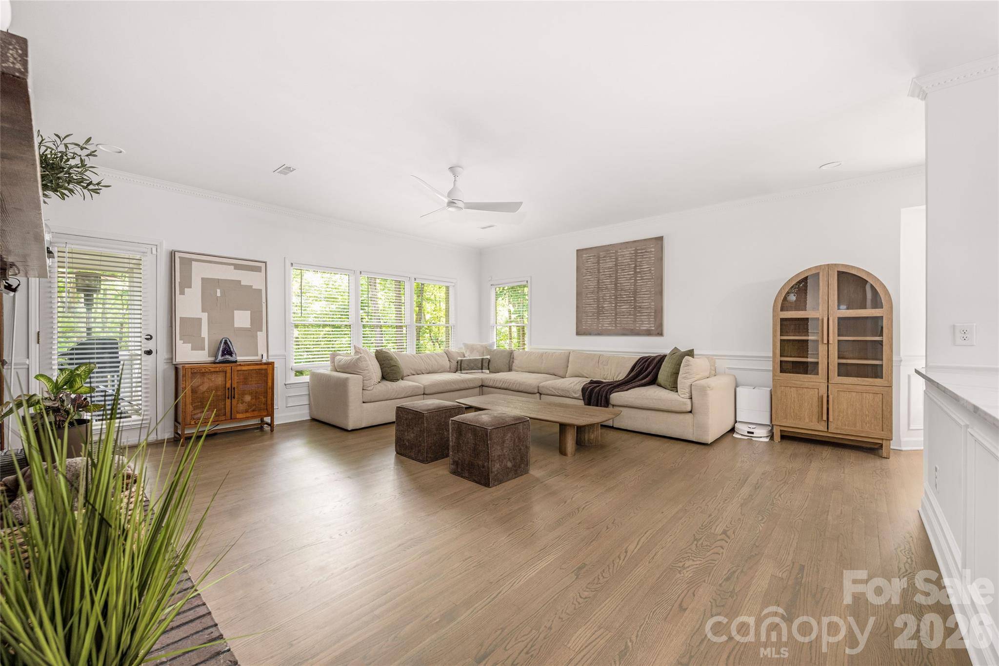 1800 Chestnut LN, Matthews, NC 28104