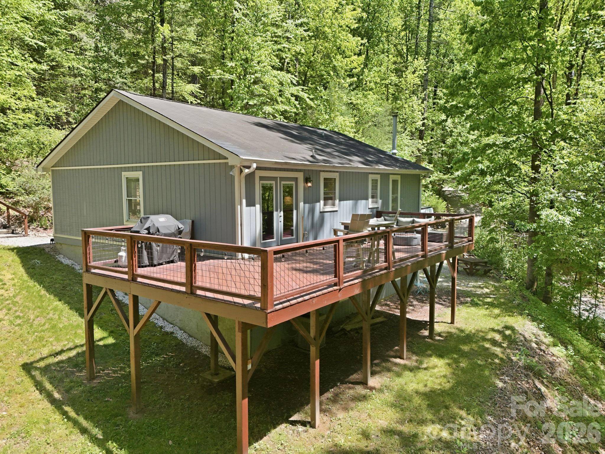 302 Rich Mountain RD, Flat Rock, NC 28731