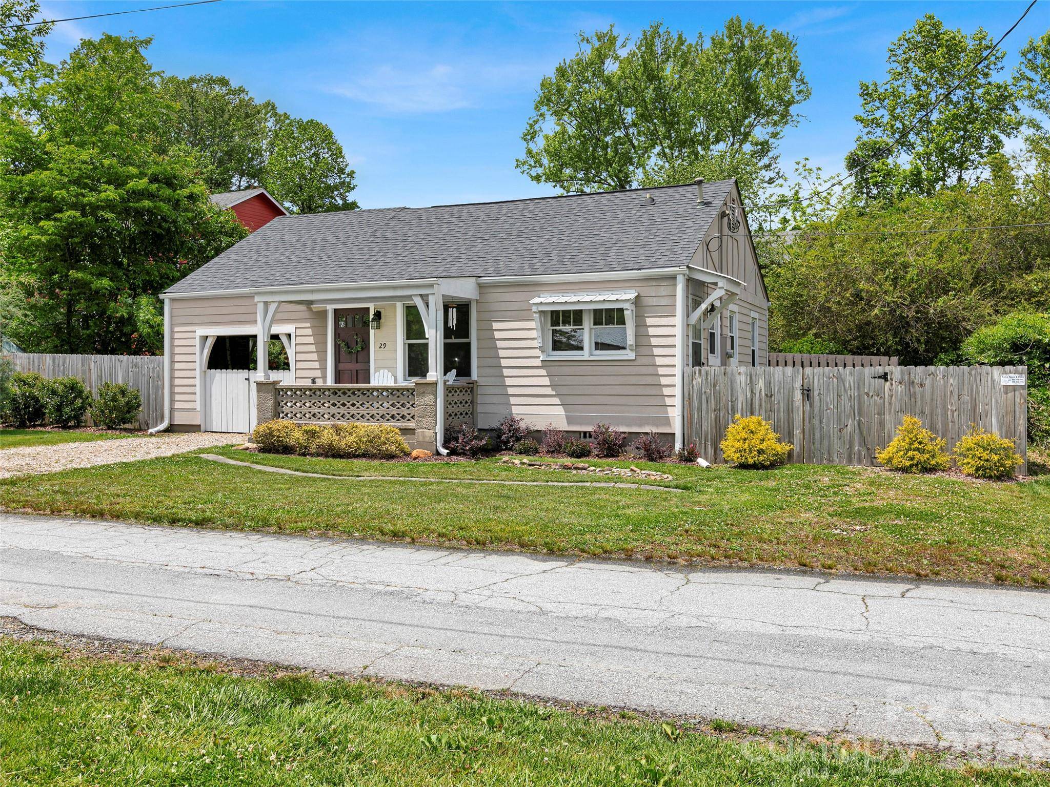 29 Salem ST, Brevard, NC 28712