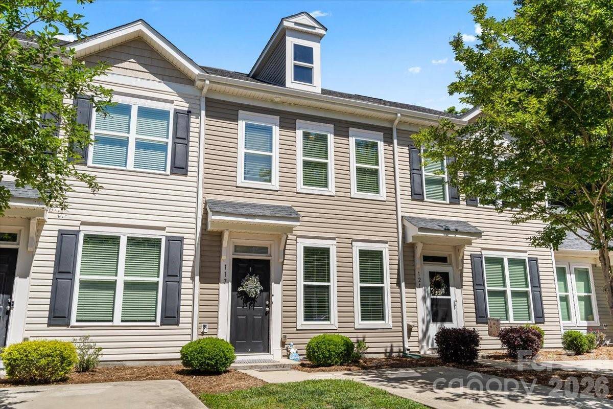 117 N Island Village DR N, Mount Holly, NC 28120