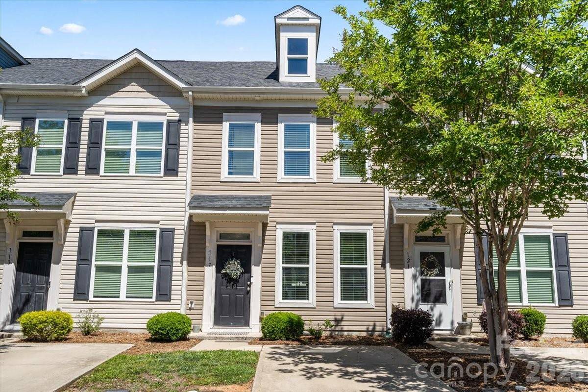 117 N Island Village DR N, Mount Holly, NC 28120