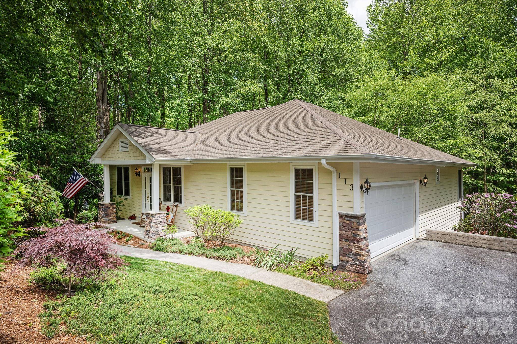 113 CHANCERY CT, Flat Rock, NC 28731