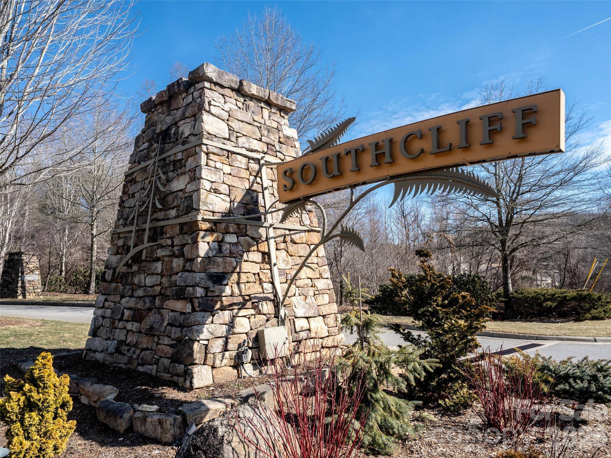 9998 Southcliff Pkwy, Fairview, NC 28730