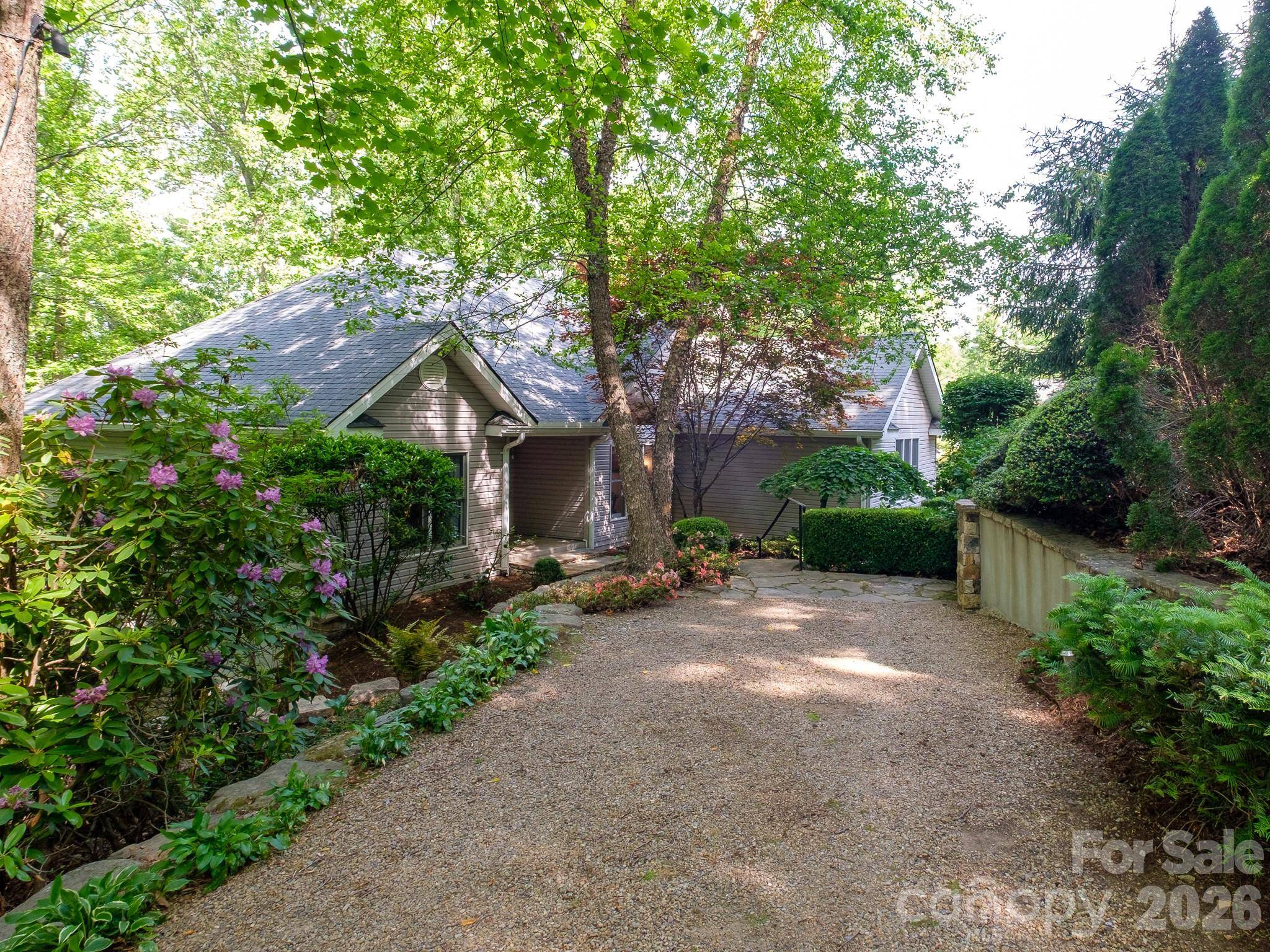 30 Cherokee TRL, Fletcher, NC 28732