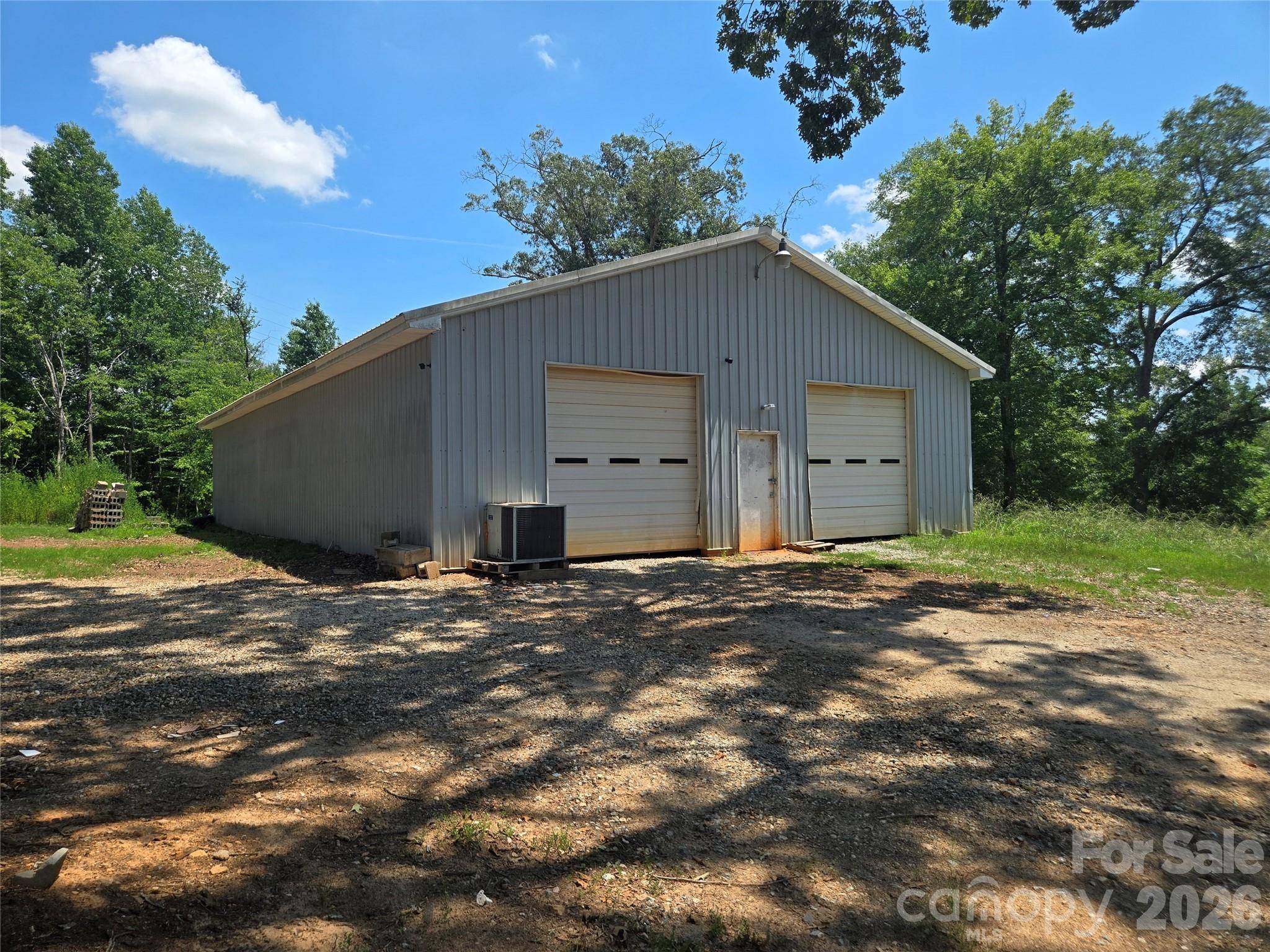 1127 N Mountain ST, Blacksburg, SC 29702