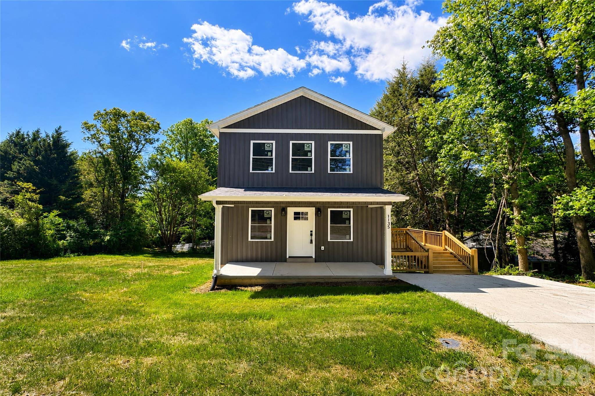 1135 Apple LN, Granite Falls, NC 28630