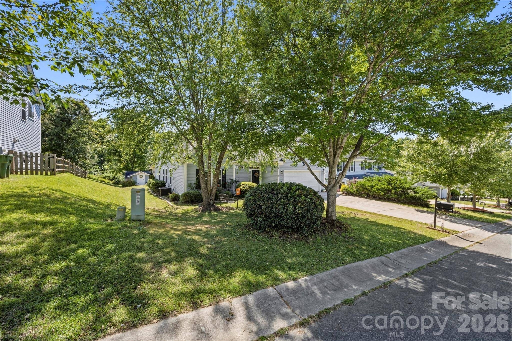 40 Ashton Bluff CIR, Mount Holly, NC 28120