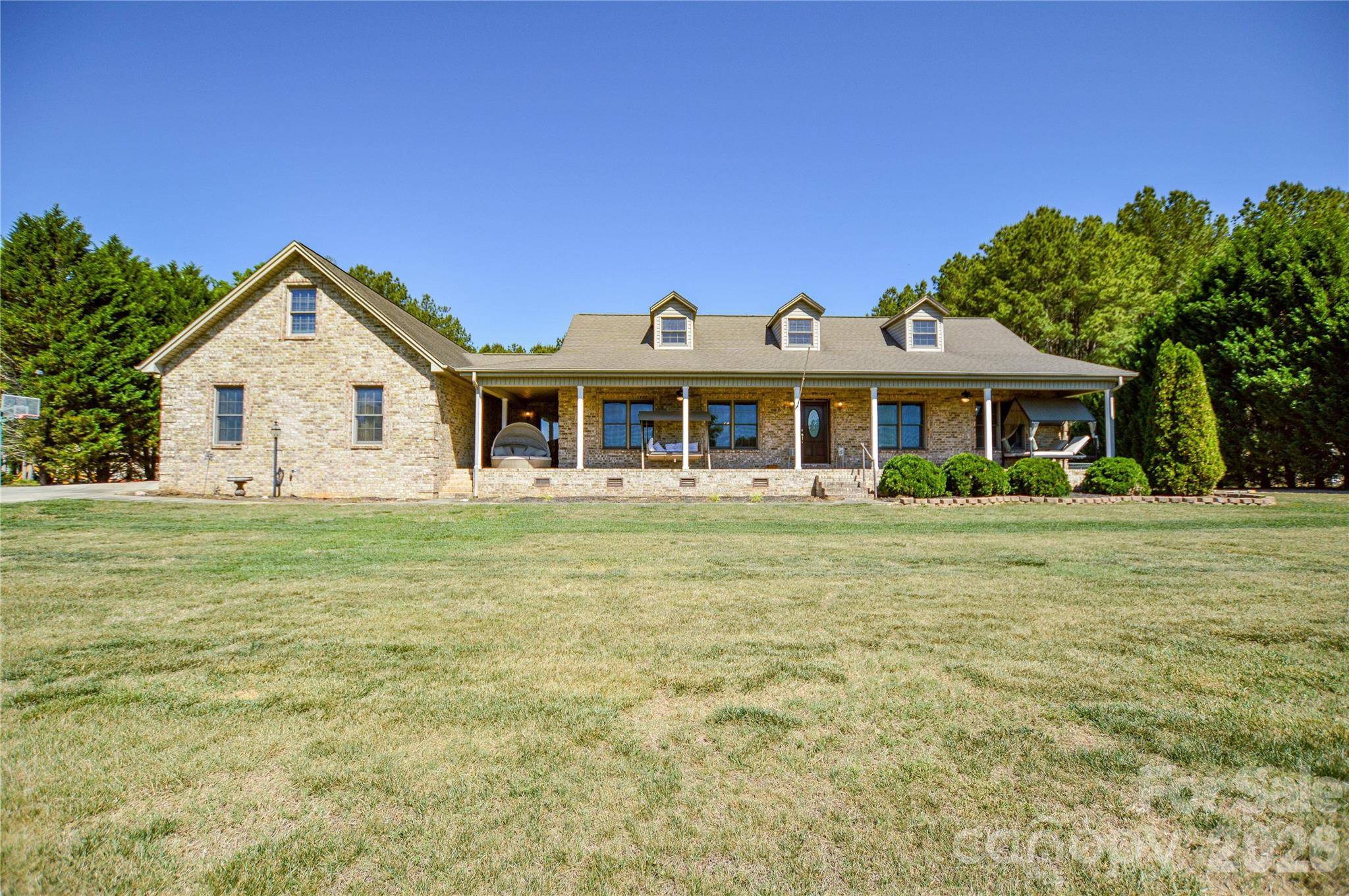 365 Wildlife Club LN, Taylorsville, NC 28681