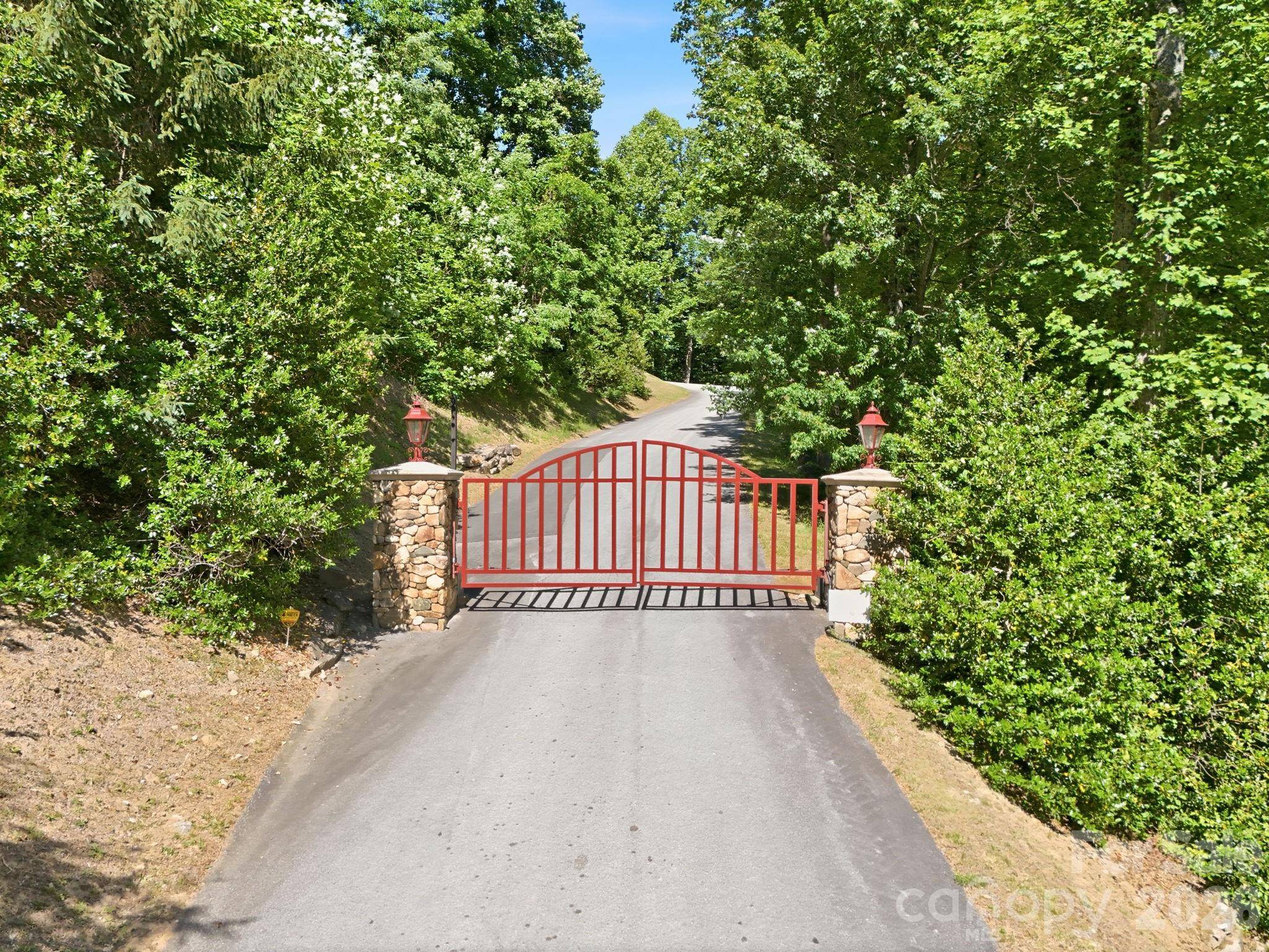 99999 Cliffledge TRL, Black Mountain, NC 28711