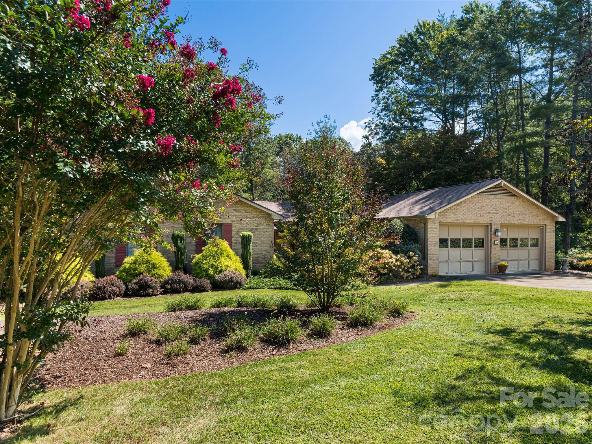 40 Applecross RD, Weaverville, NC 28787