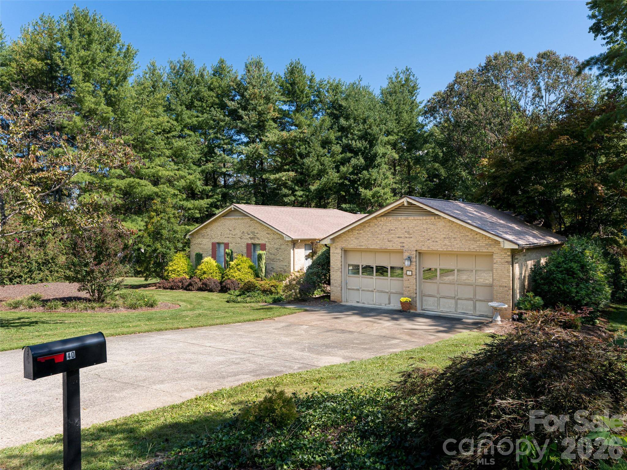 40 Applecross RD, Weaverville, NC 28787