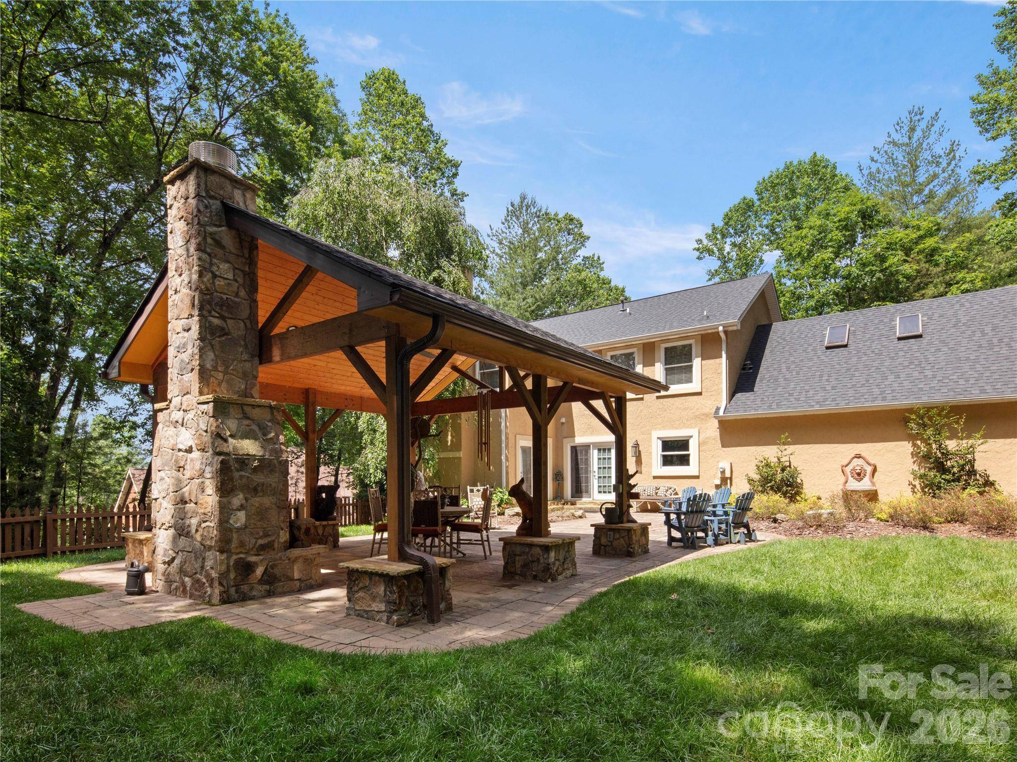 105 Braeside CIR, Asheville, NC 28803