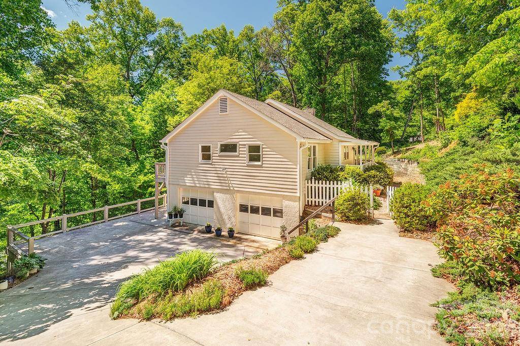 146 Churchill Downs DR, Fairview, NC 28730