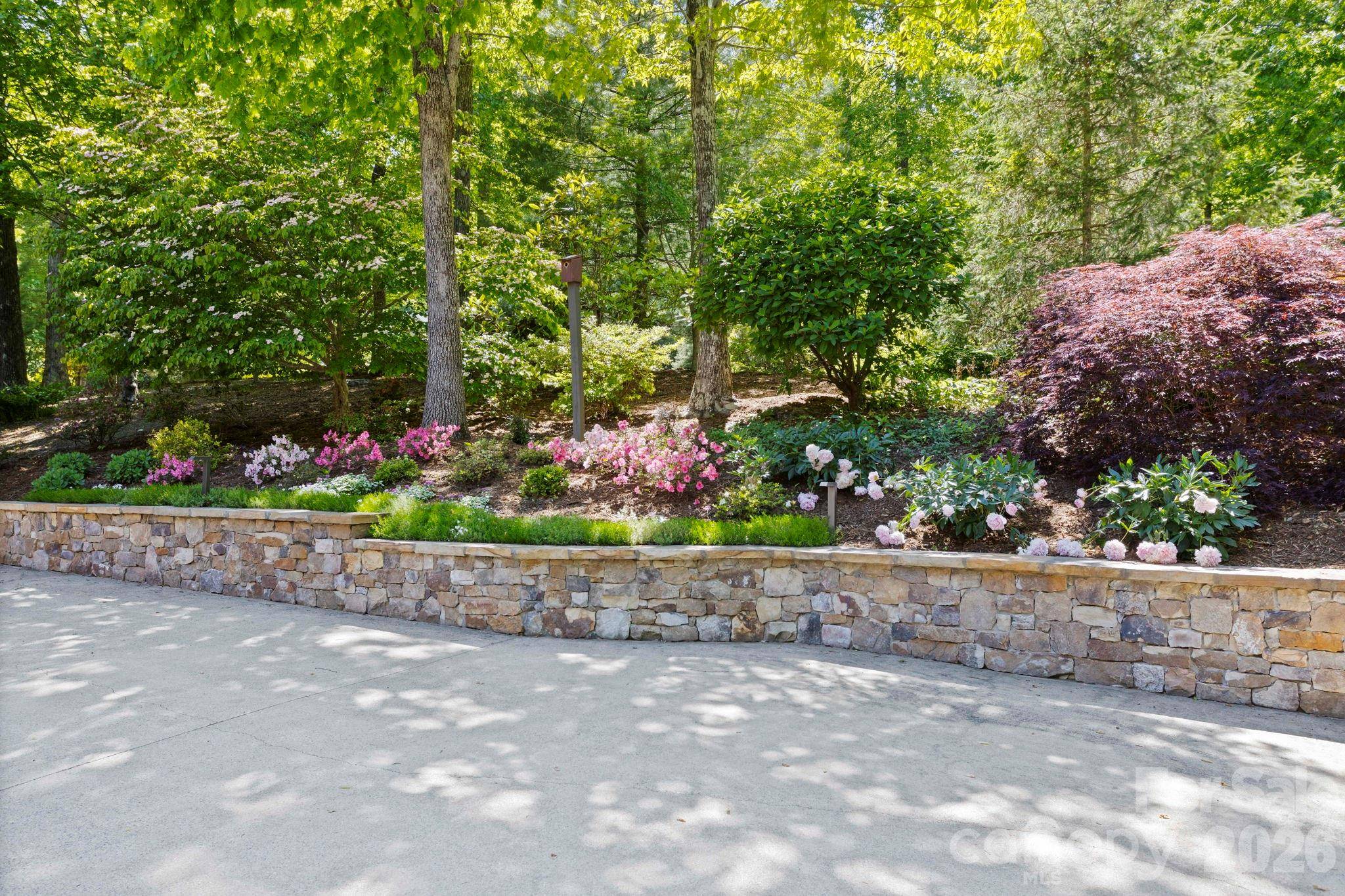 20 Fernridge CT, Flat Rock, NC 28731
