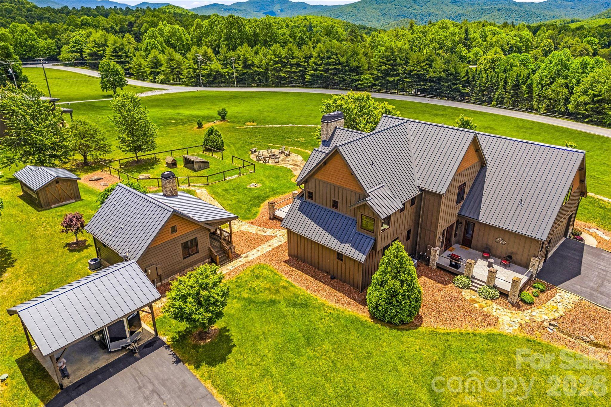 4862 Pinnacle Mountain RD, Zirconia, NC 28790