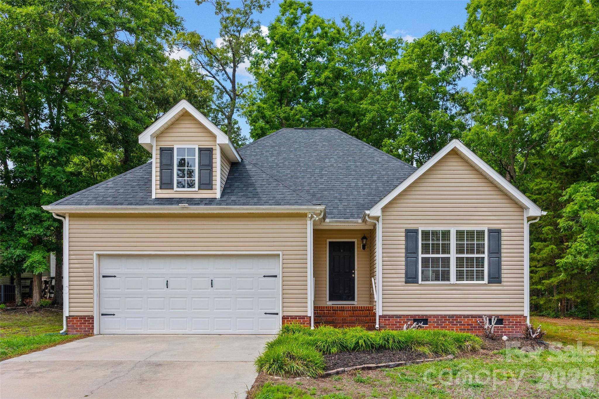 509 Kittiewake LN, Clover, SC 29710