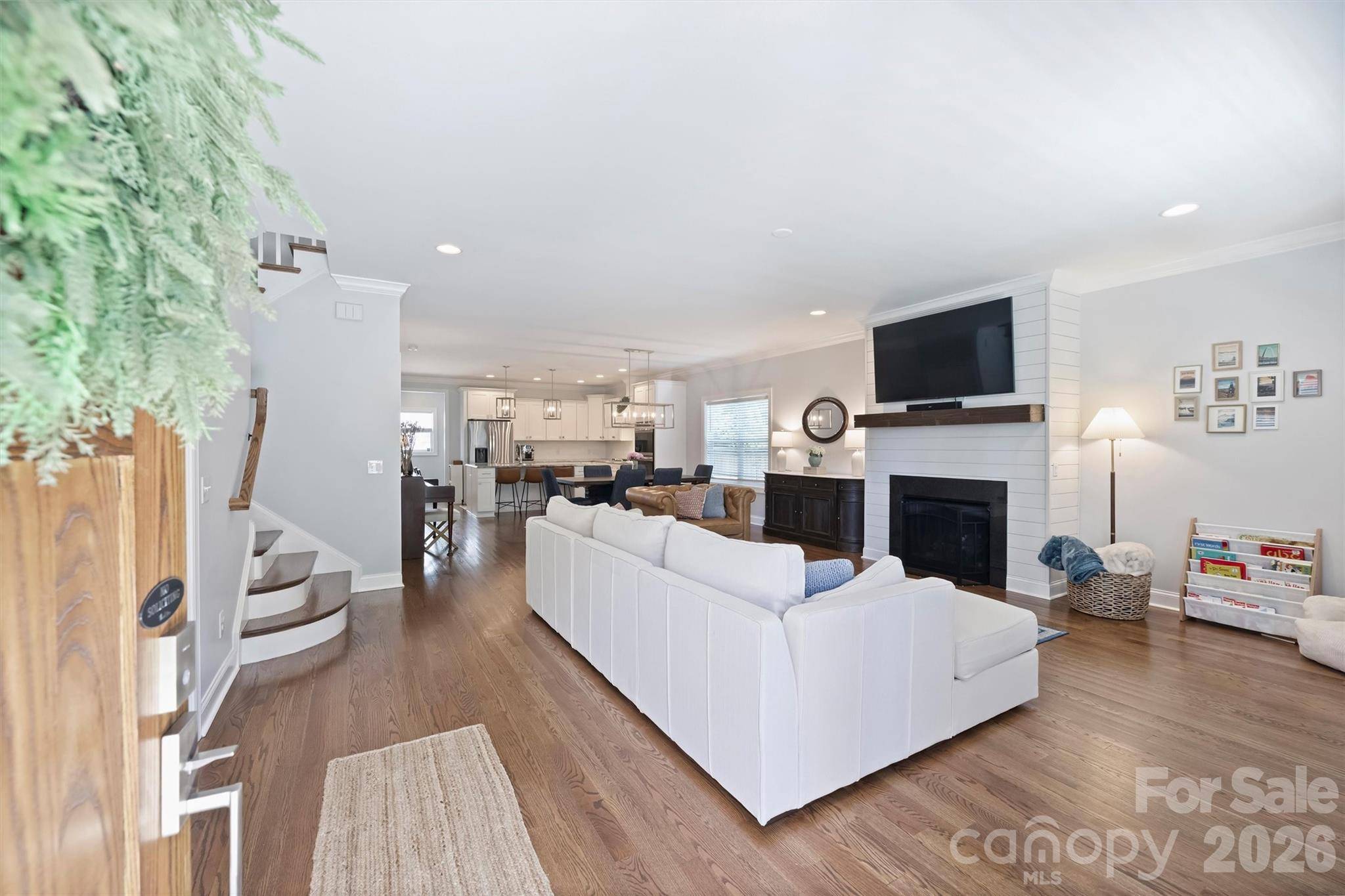1617 Hawthorne LN, Charlotte, NC 28205