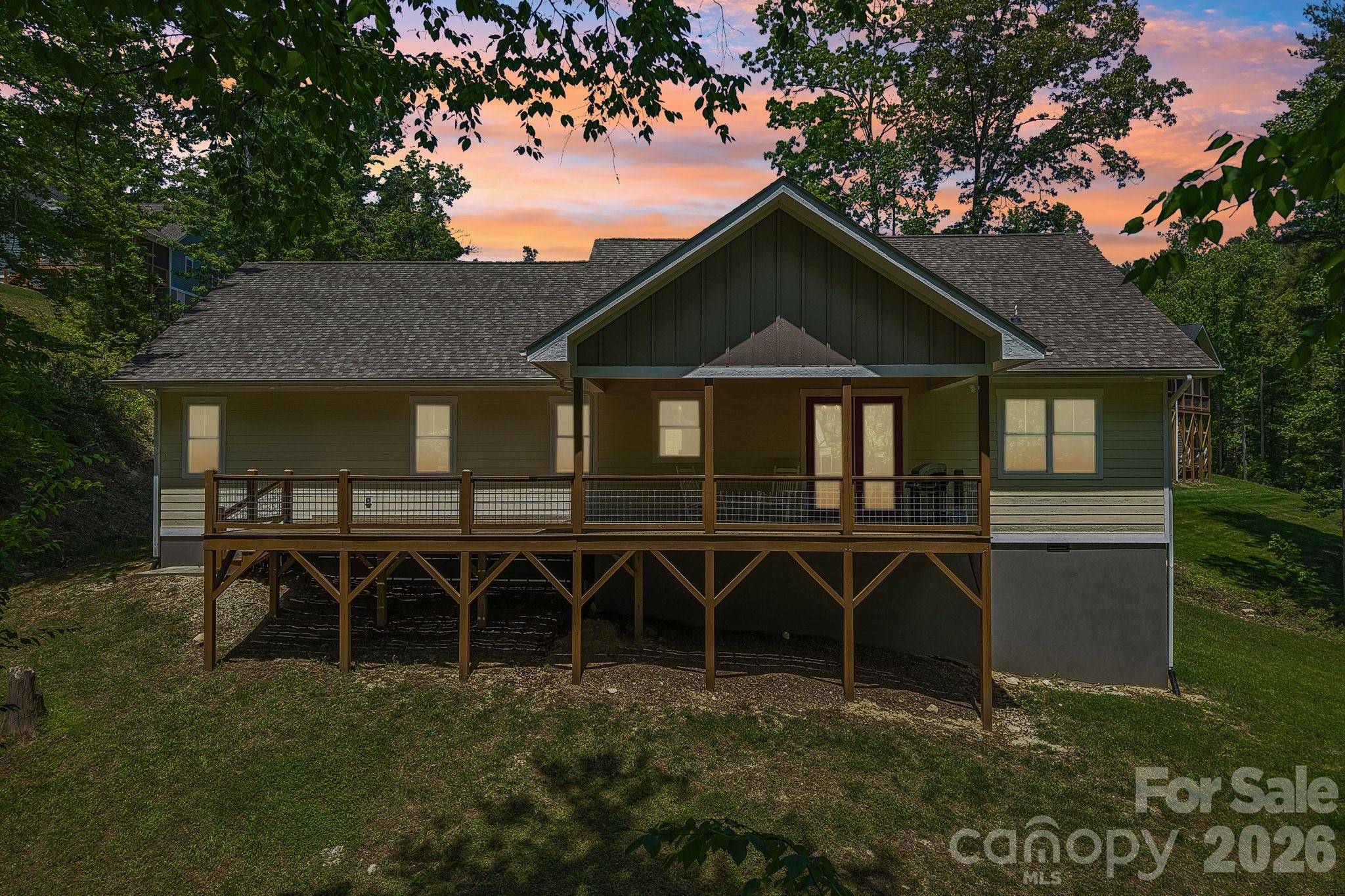 318 Cider Hill LN, Hendersonville, NC 28792