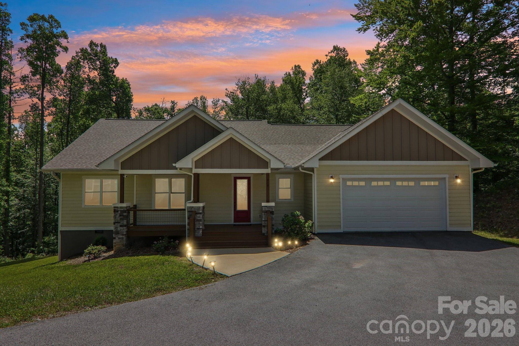 318 Cider Hill LN, Hendersonville, NC 28792