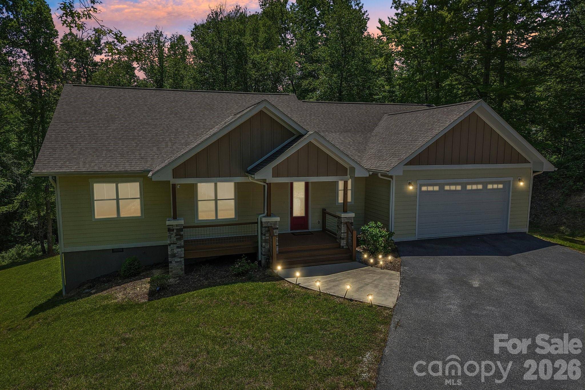 318 Cider Hill LN, Hendersonville, NC 28792
