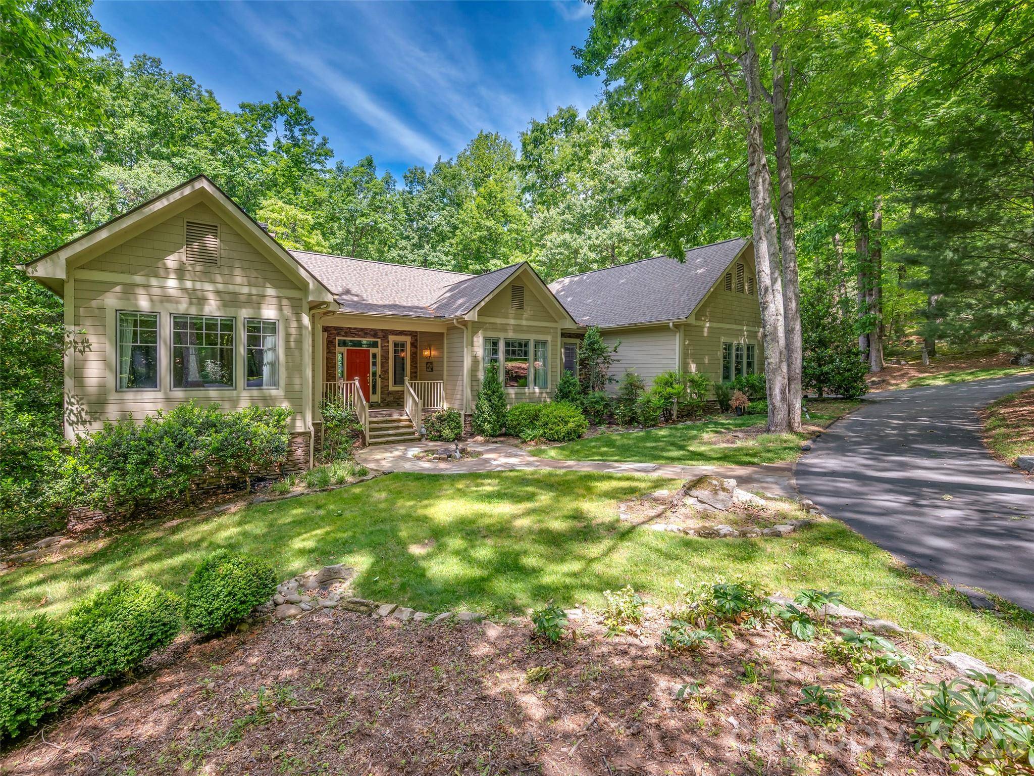110 Little Cherokee RDG, Hendersonville, NC 28739