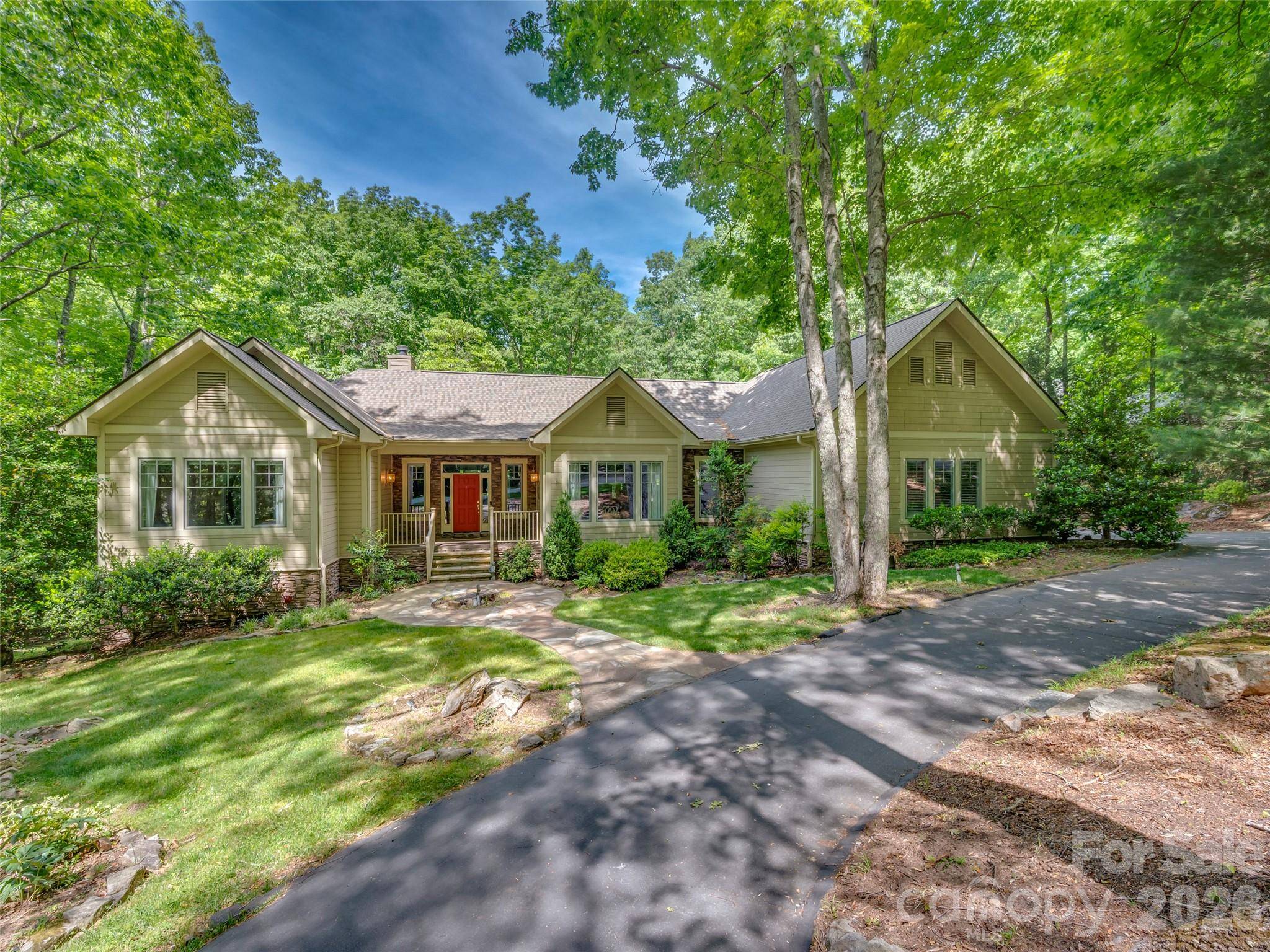 110 Little Cherokee RDG, Hendersonville, NC 28739