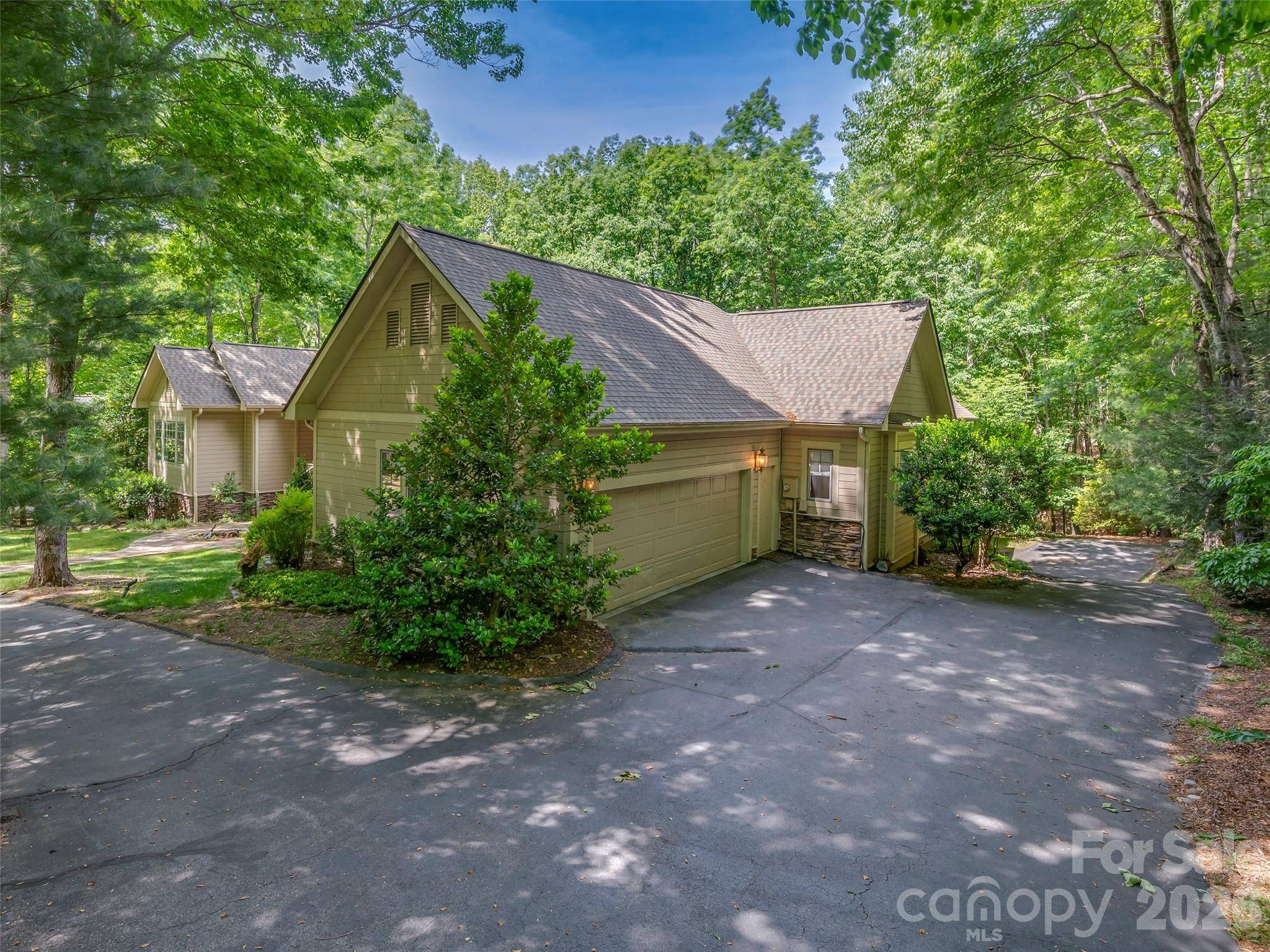 110 Little Cherokee RDG, Hendersonville, NC 28739