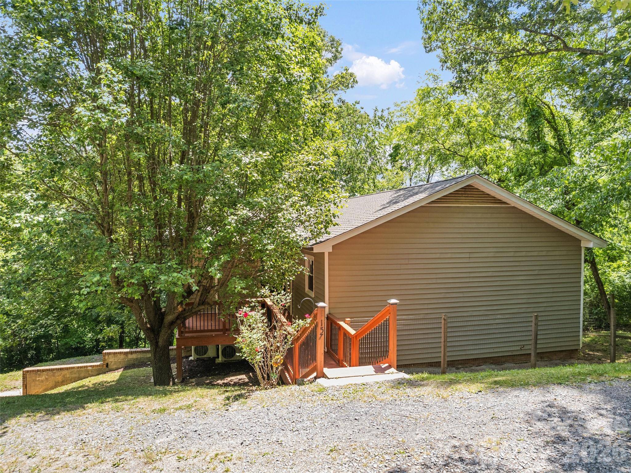 157 Highland TER, Clyde, NC 28721