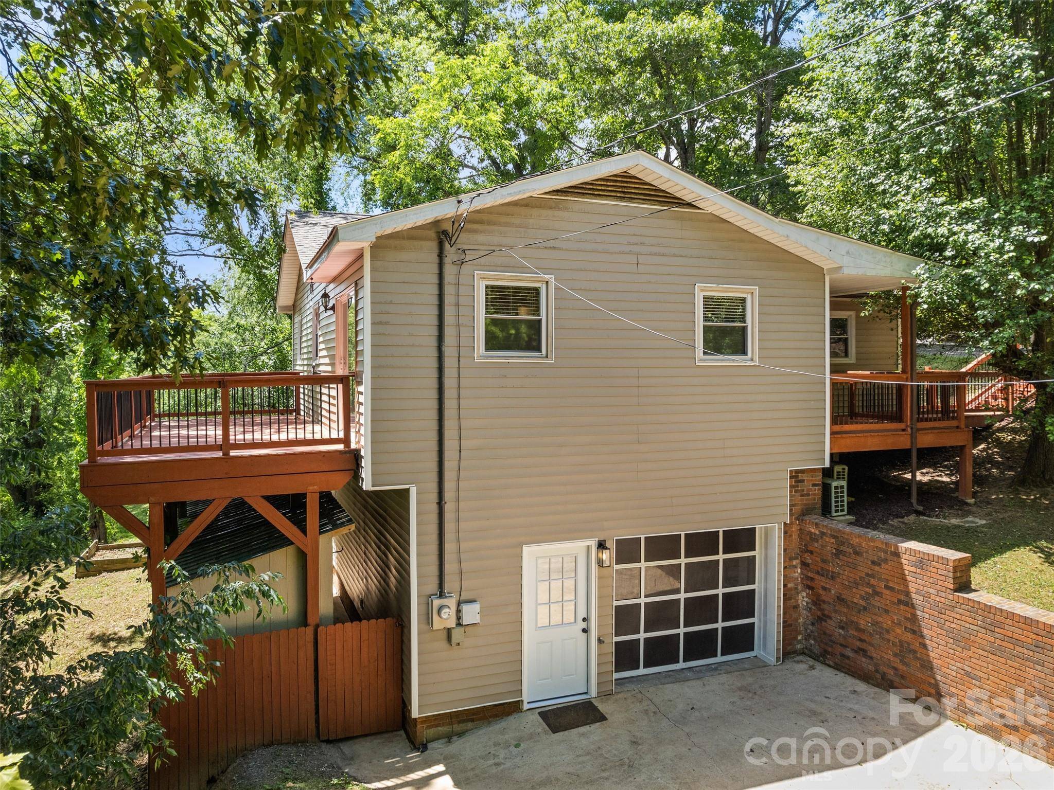 157 Highland TER, Clyde, NC 28721