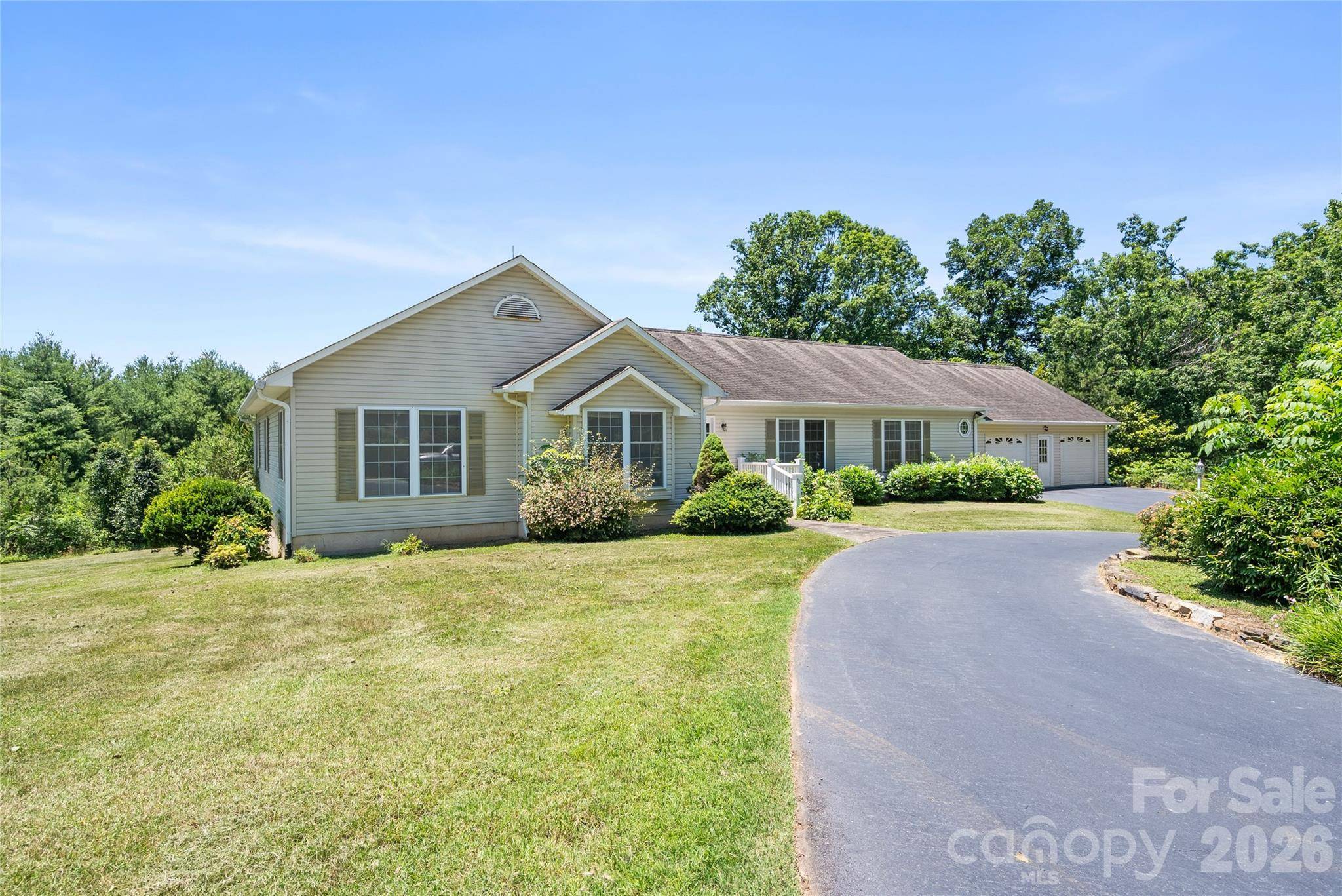 28 Song Bird LN, Weaverville, NC 28787