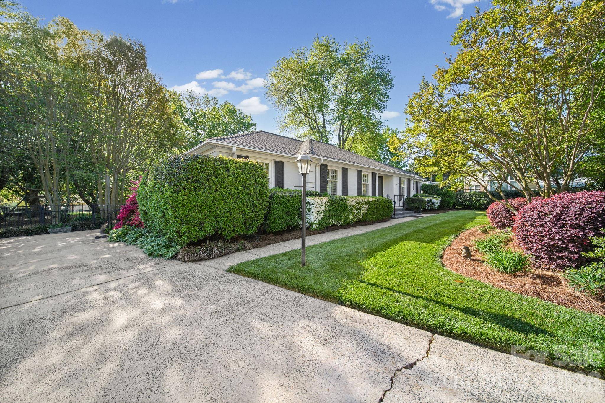13539 Four Oaks LN, Matthews, NC 28105