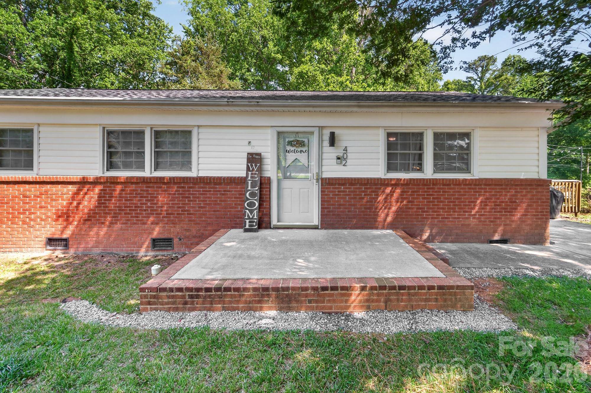 402 Wooddale DR, Dallas, NC 28034