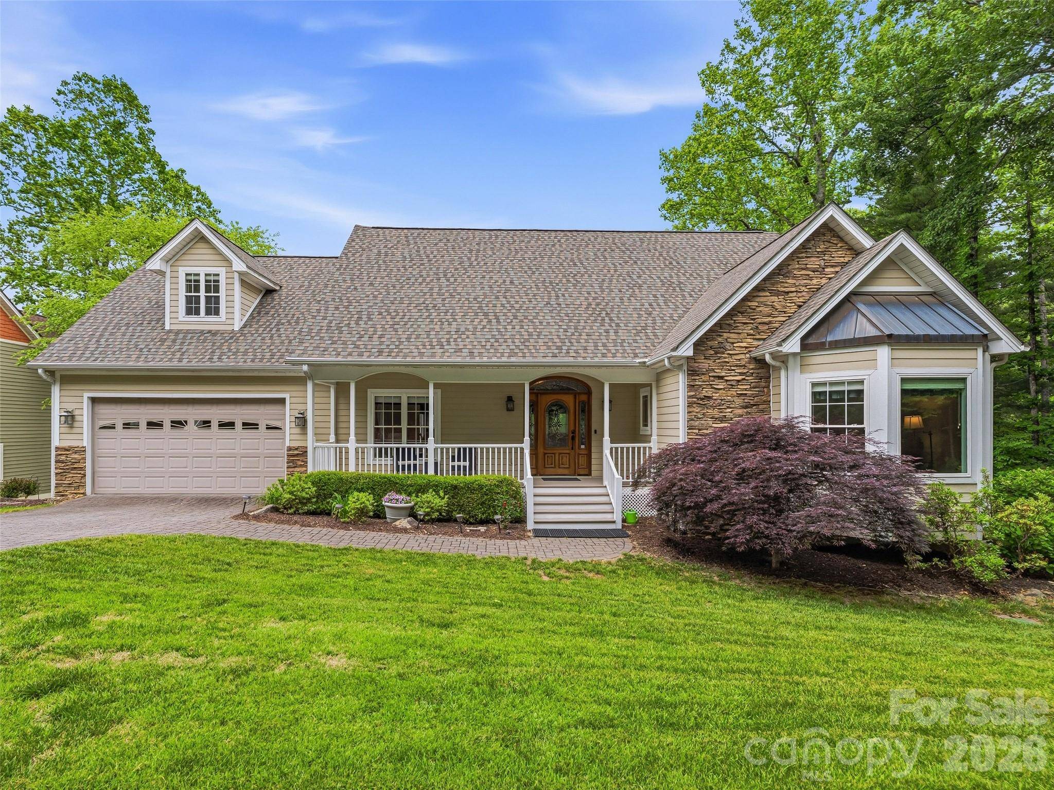 115 Flameleaf LN, Laurel Park, NC 28739