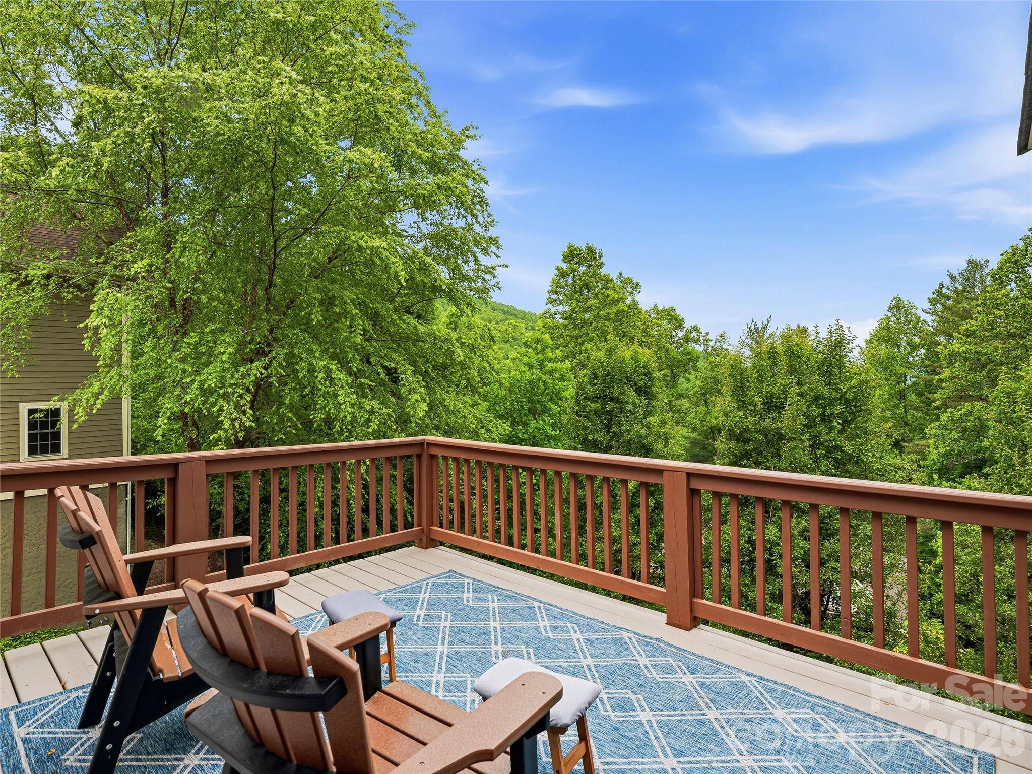 115 Flameleaf LN, Laurel Park, NC 28739