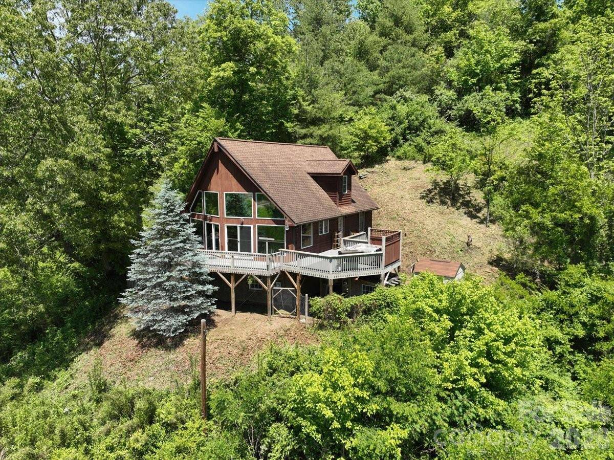 7714 State Highway 197 HWY N, Green Mountain, NC 28740