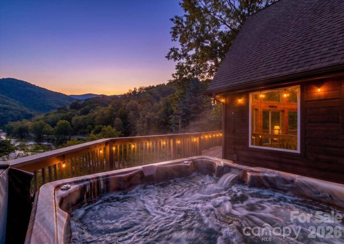 7714 State Highway 197 HWY N, Green Mountain, NC 28740