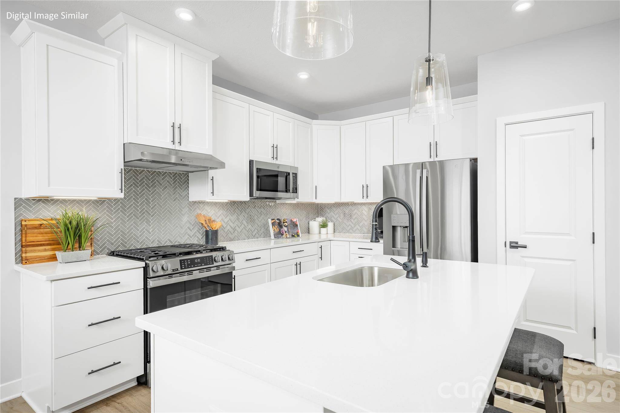 917 Heathway DR, Charlotte, NC 28213