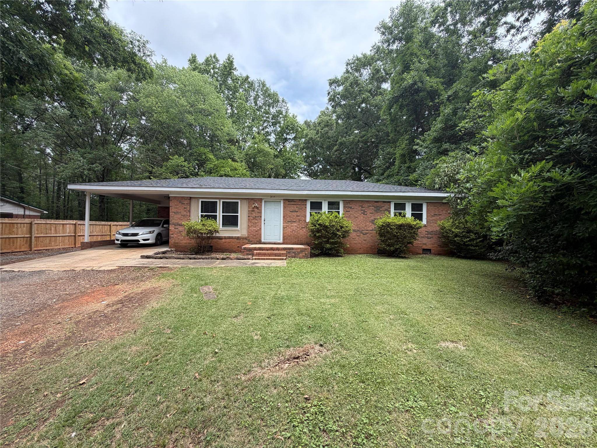 304 Shady LN, Norwood, NC 28128